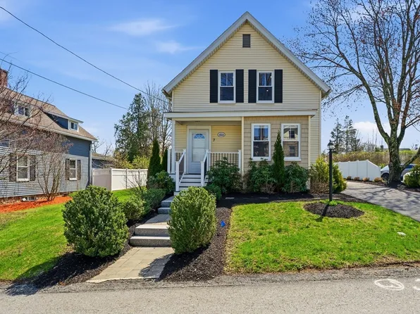 7 Cherry St, Fayville, MA 01745