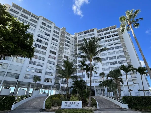 11930 N Bayshore Dr #Penthouse 10, North Miami, FL 33181