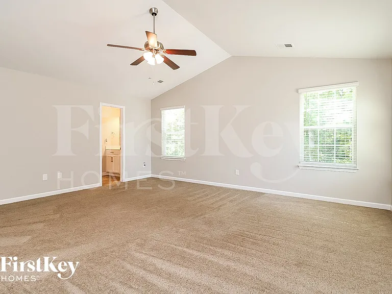 310 Sawyer Ln — Photo 7
