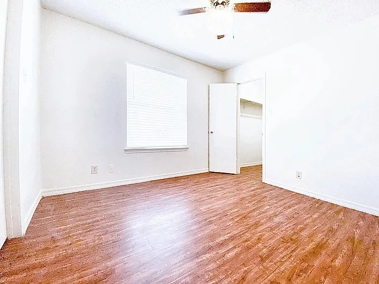 106 Hughson Ct — Photo 5