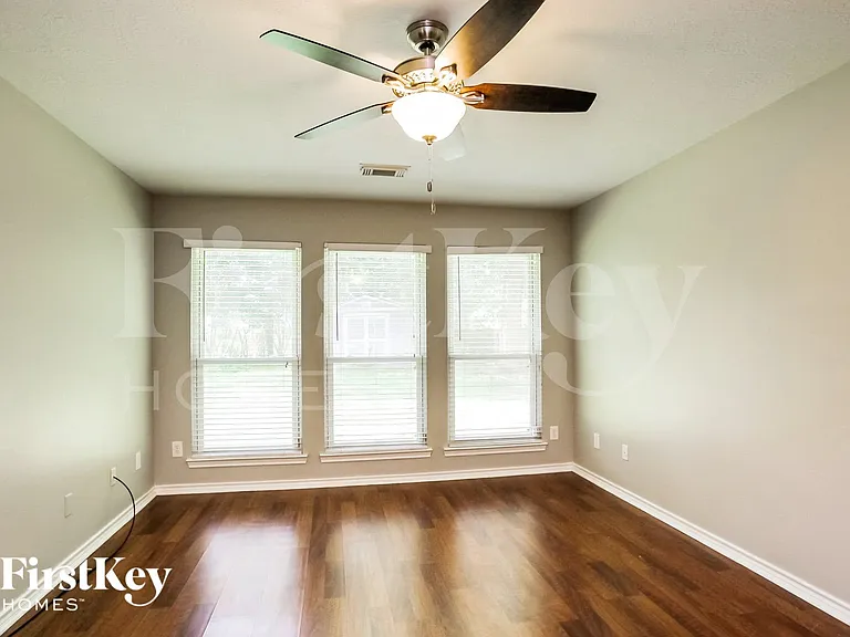 503 Mesquite Dr — Photo 8