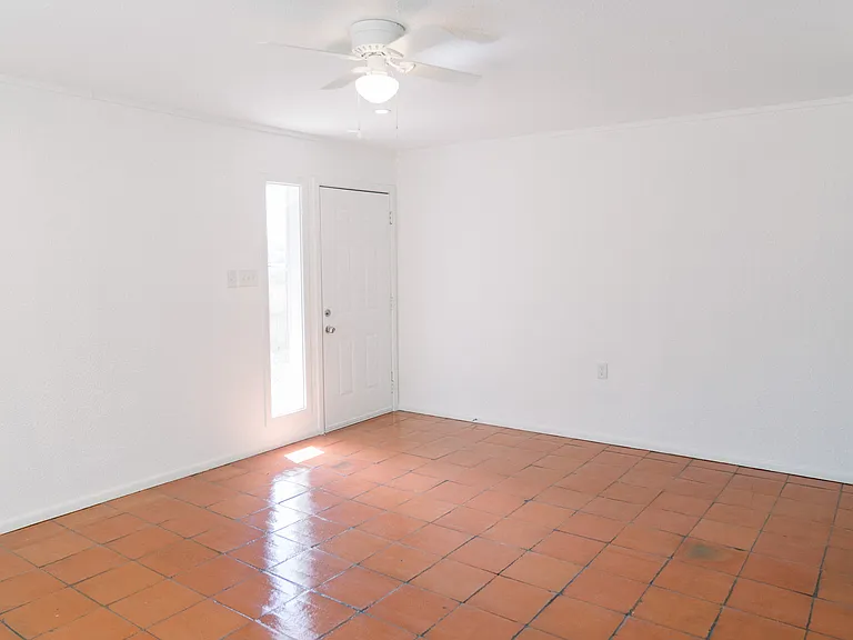 1385 Oblate Dr — Photo 12