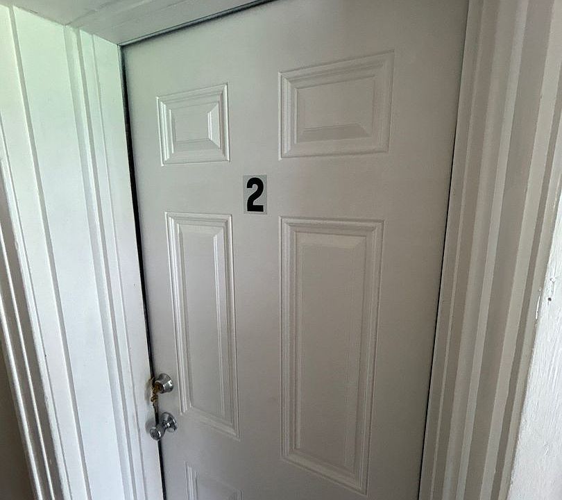 2nd image of 1121 Riverside Dr