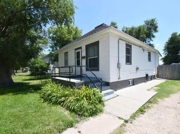 613 E 27th St, Kearney, NE 68847