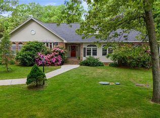 48 Colwell Rd, Smithfield, RI 02828