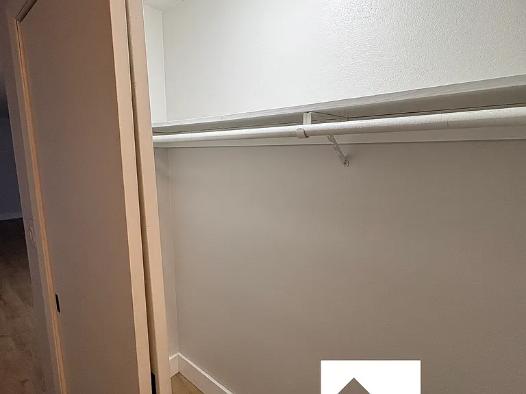 215 S Menlo Ave #2 — Photo 5