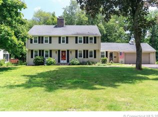 43 Oak Ridge Ln, West Hartford, CT 06107