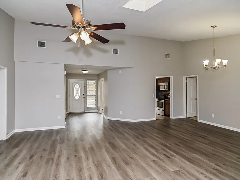 8255 Spencers Trace Dr — Photo 5
