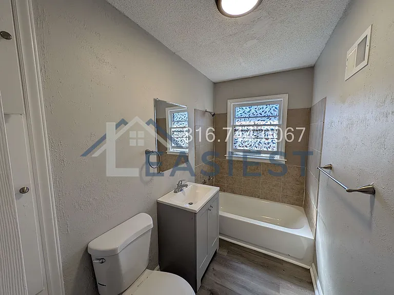 2405 E 58th St — Photo 13