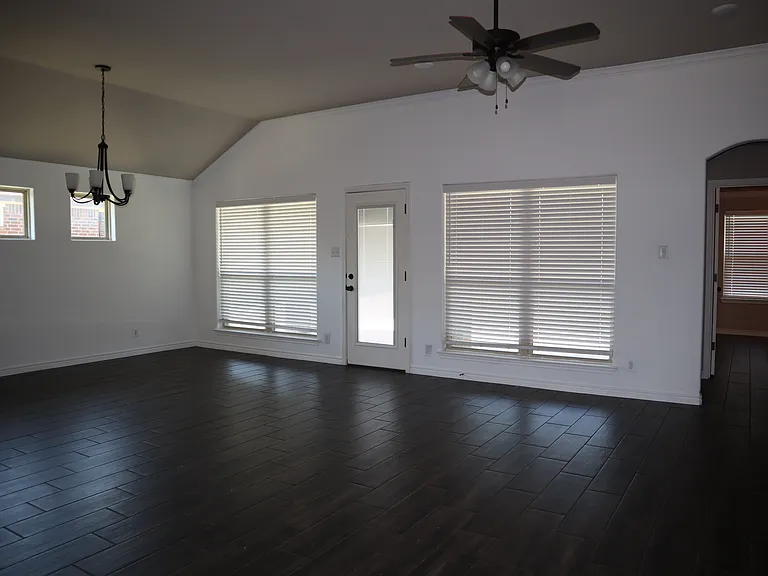 5207 Colina Dr — Photo 4