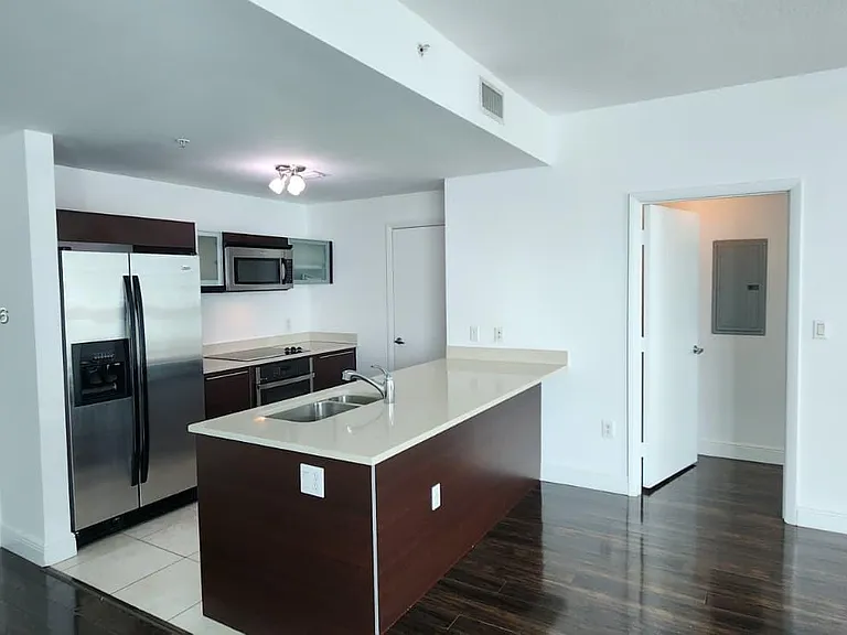 1900 N Bayshore Dr #3019 — Photo 4