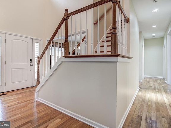 4th image of 152 Aster Ave