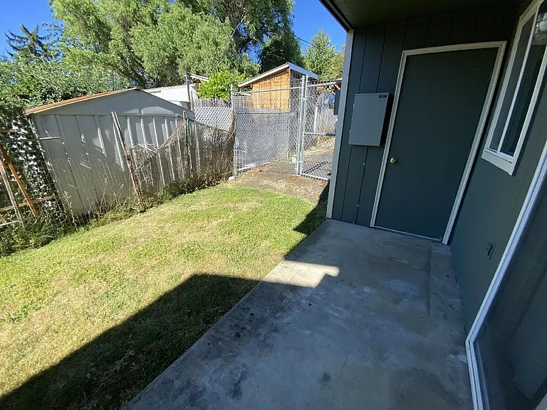152 NE Atkinson Ct #33 — Photo 23