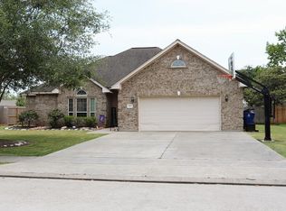 1101 S Belle Dr, Angleton, TX 77515