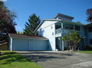 813 Brookhaven Dr, Brookings, OR 97415