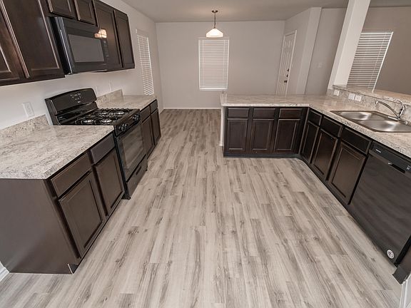 4th image of 3206 Honeysuckle Dr
