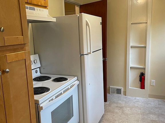 3rd image of 2161 Waverly Pl N