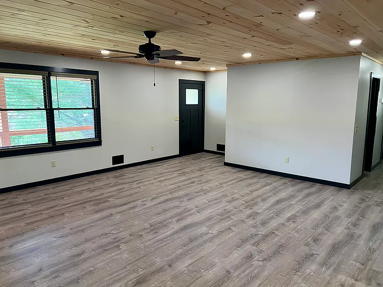 951 Elrod Rd — Photo 11