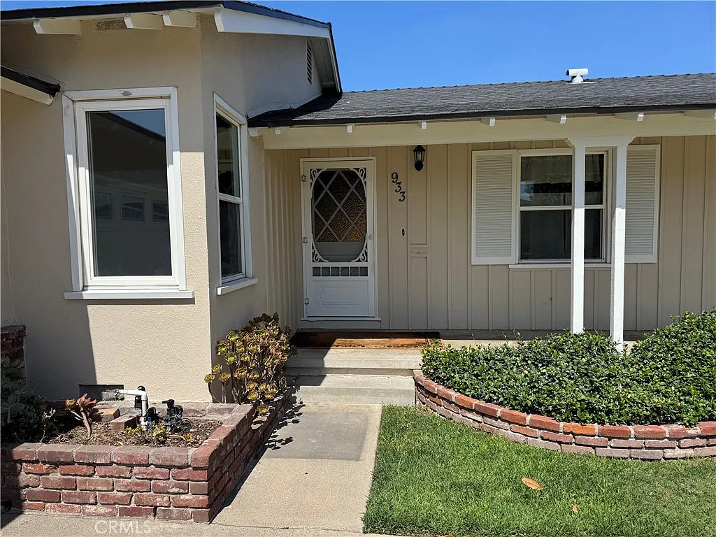 3 bed, 1253 sqft, $3,700 — Photo 2