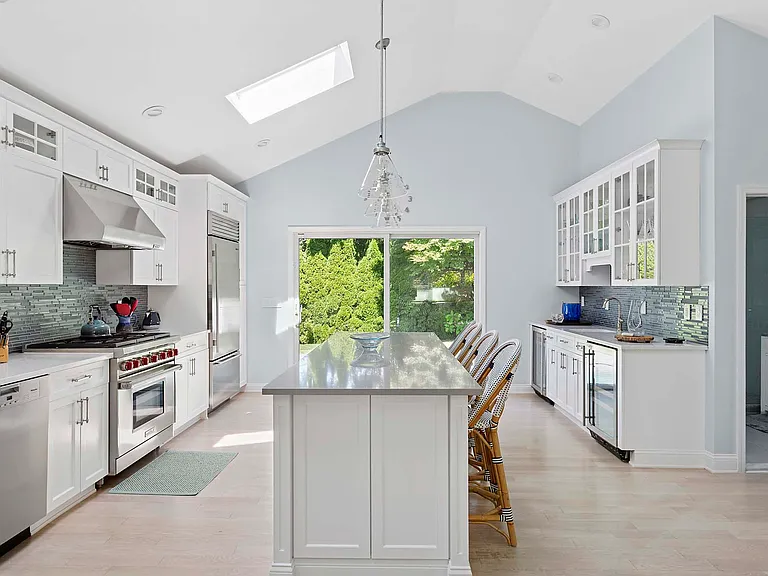 25 Bishops Ct — Photo 5