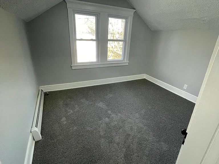256 Buffalo Ave — Photo 11