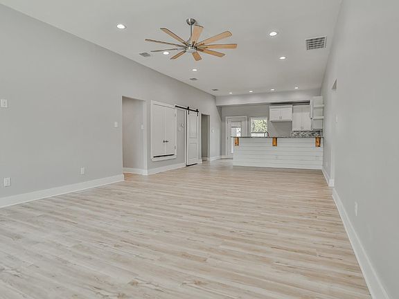 5th image of 4610 33rd St