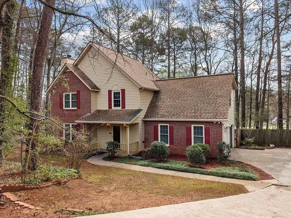 120 Chateau Cir, Fayetteville, GA 30215