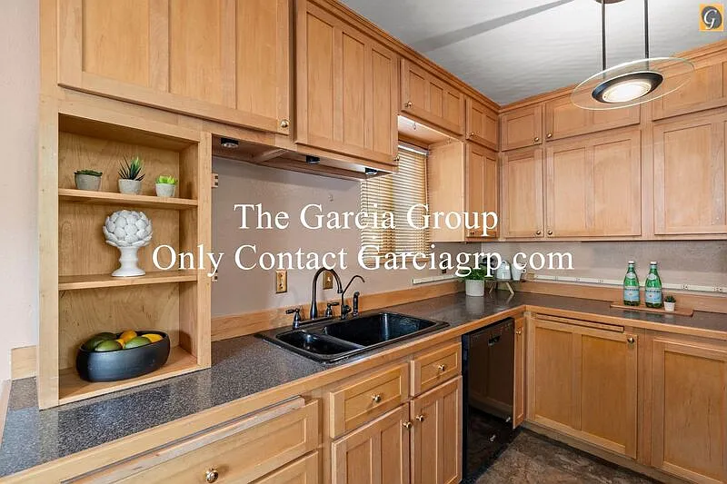 3 bed, 1.5 bath, 1054 sqft, $2,295 — Photo 2