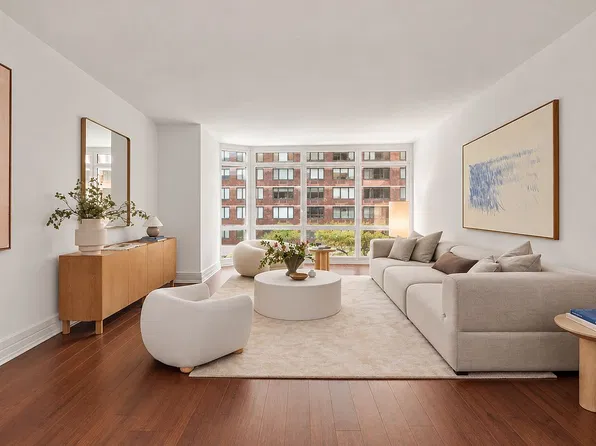 300 E 55th St APT 4E, New York, NY 10022