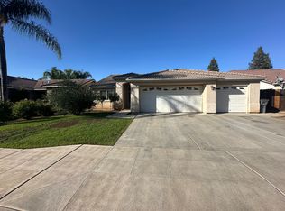 1590 E Waterford Ave, Fresno, CA 93720