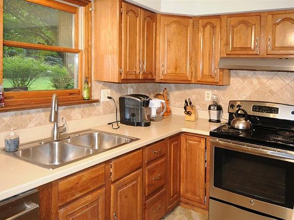 5th image of 718 McBurney Dr