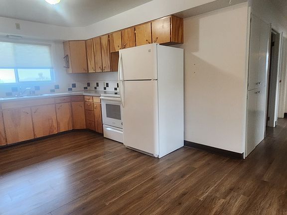 2nd image of 1926 Winne Ave #1926