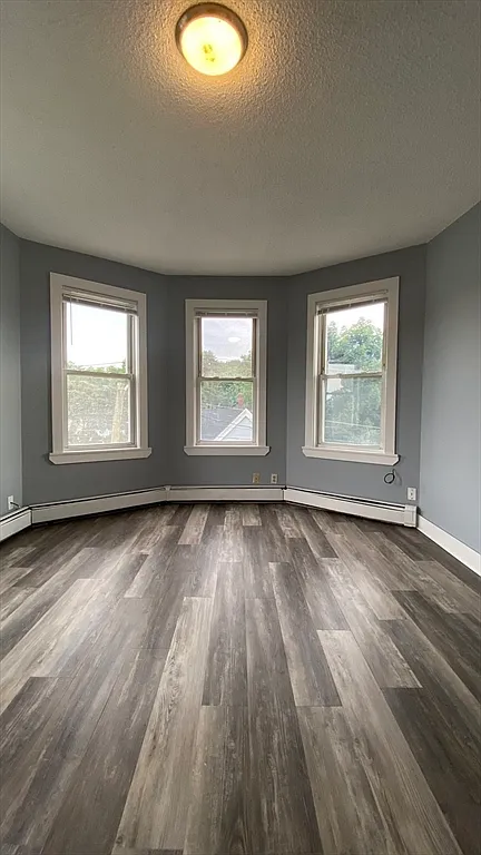 3 bed, 1.0 bath, 1201 sqft, $2,700 — Photo 4