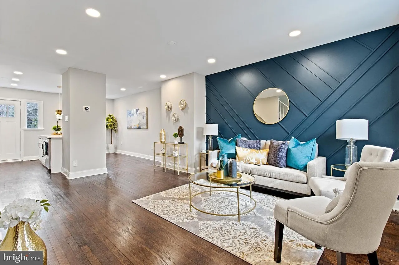4 bed, 992 sqft, $4,550 — Photo 1