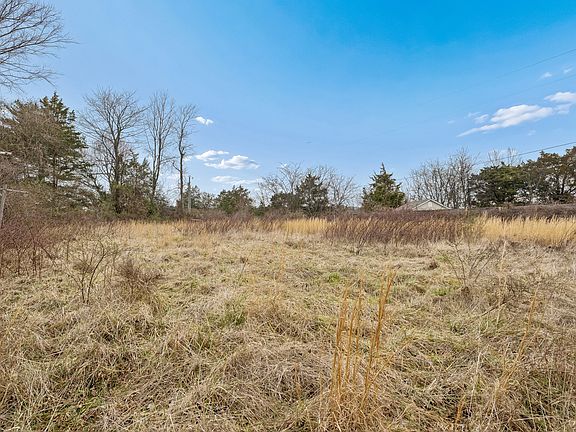 4th image of 1187 Lawrence Rd