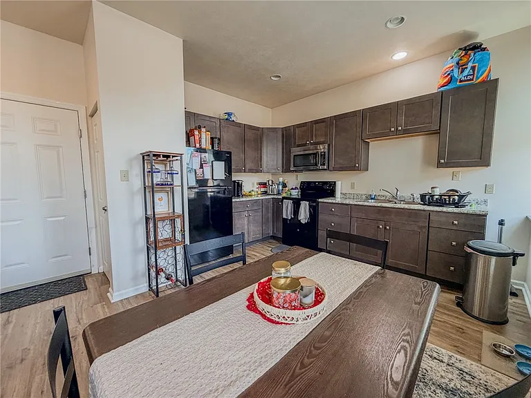 137 N Main St #B — Photo 7