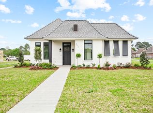 402 Dunvegan Ct, Lafayette, LA 70503