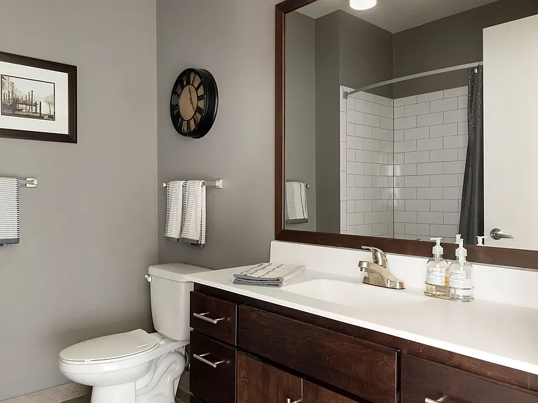 Laguna Apartments — Photo 7