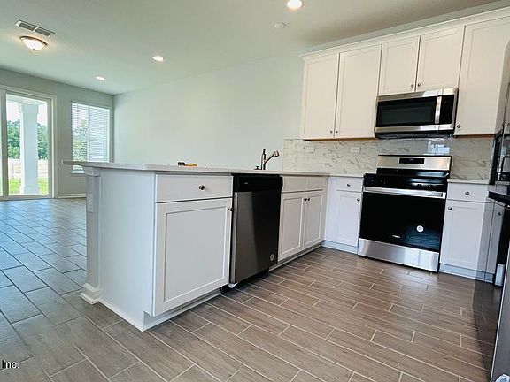 4th image of 59 Thurnham Ln