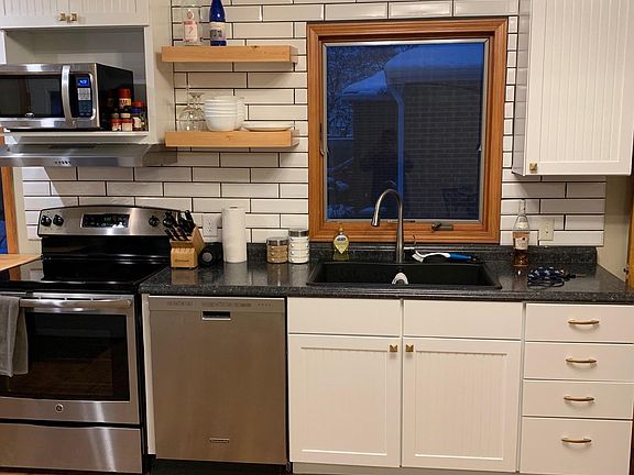 3rd image of 1111 Claremont St