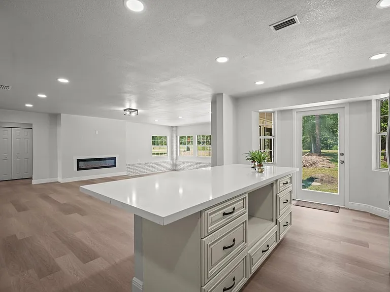 100 Redbud Woods Trl — Photo 22