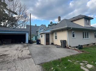 678 Saint Charles St, Elgin, IL 60120