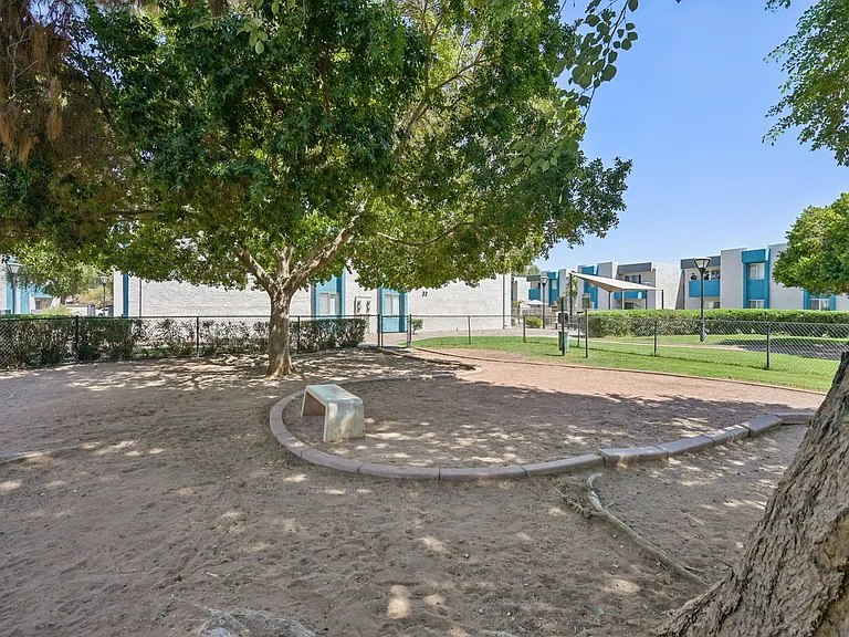 Sycamore Square Apartments — Photo 32