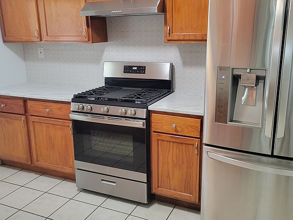 4th image of 756 Almond St