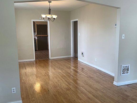 3rd image of 846 McLaran Ave