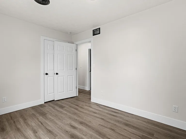 2020 Kildare Ave — Photo 17