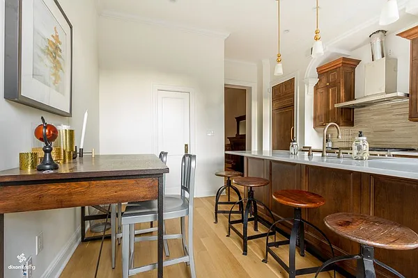 Rented by Dixon Advisory USA Inc. | media 16