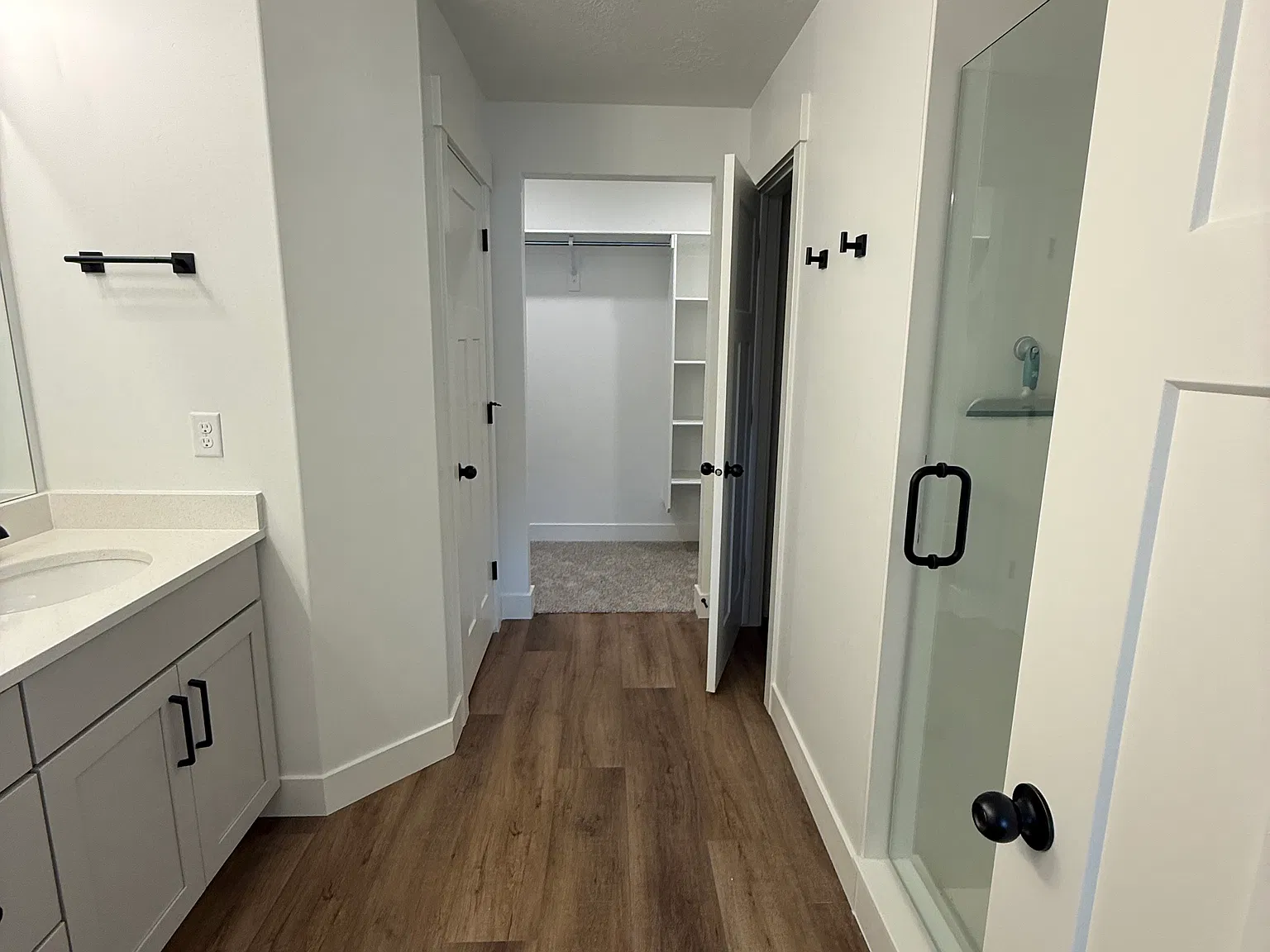 3 bed, 2.5 bath, 2400 sqft, $2,550 — Photo 2