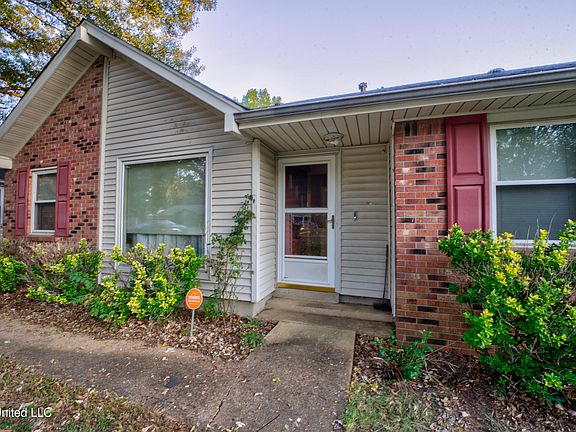 4th image of 815 Valley Springs Dr