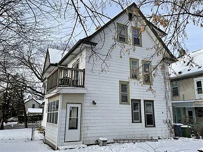 801 University Ave NE — Photo 2